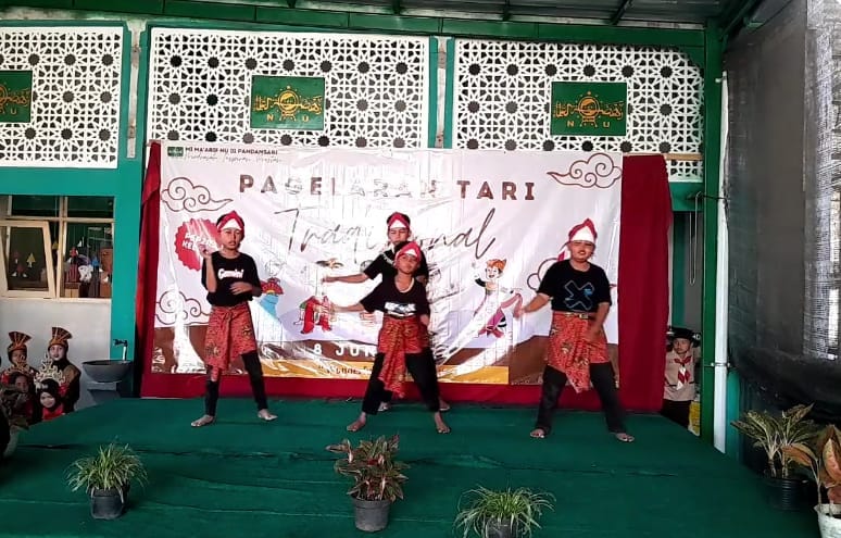 Pagelaran tari tradisional